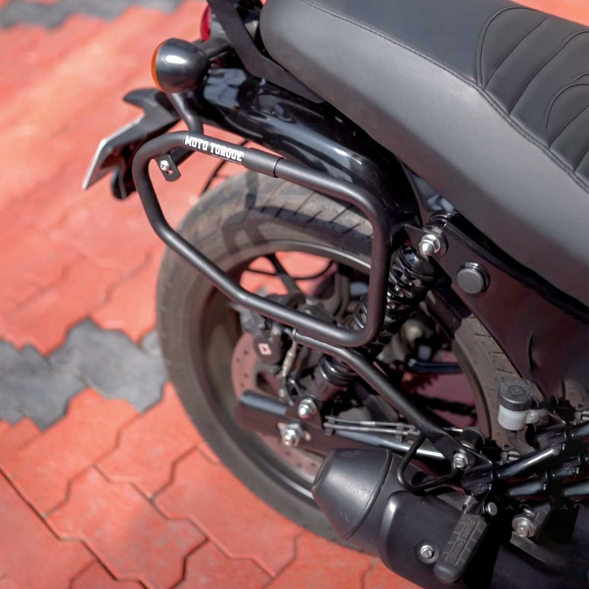 HUNTER SADDLE STAY | MOTO TORQUE