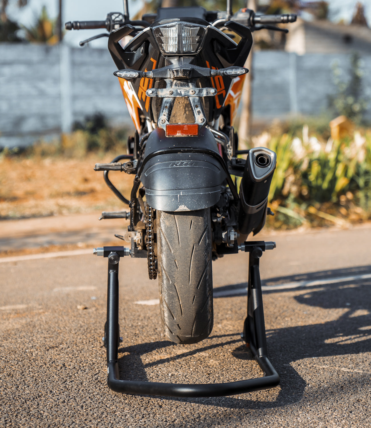 PADDOCK STAND - BLACK-MOTO TORQUE